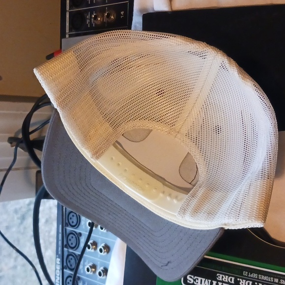 HIGH LIFE FARMS hoodie & NEW HAT - Picture 8 of 8